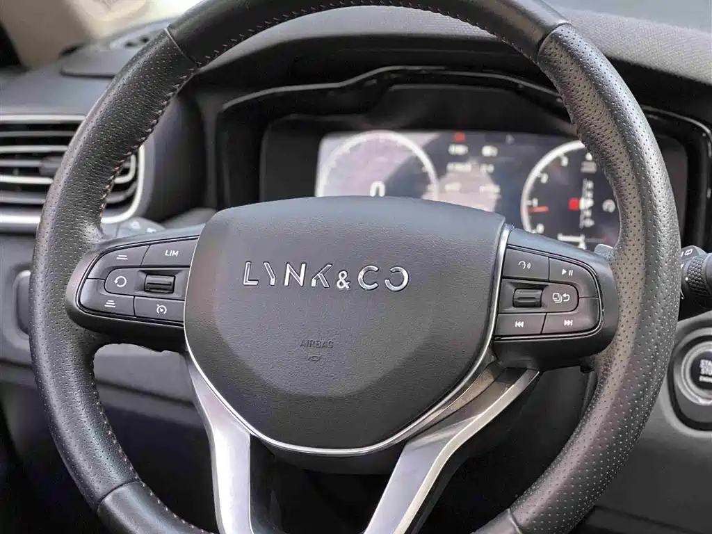 Lynk & Co 02 2019 High Energy Edition 2.0T Automatic 2WD Shine China VI фото 12