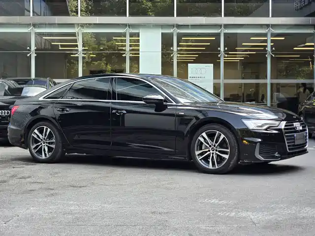 Audi A6L 2022 45 TFSI Premium Dynamic — фото 3