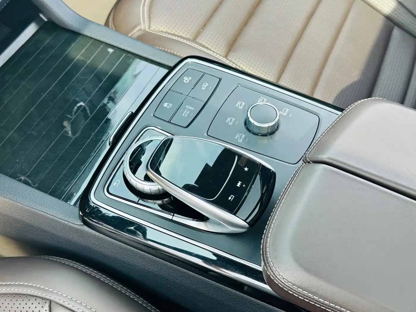 Mercedes-Benz GLS AMG 2016 AMG GLS 63 4MATIC фото 17