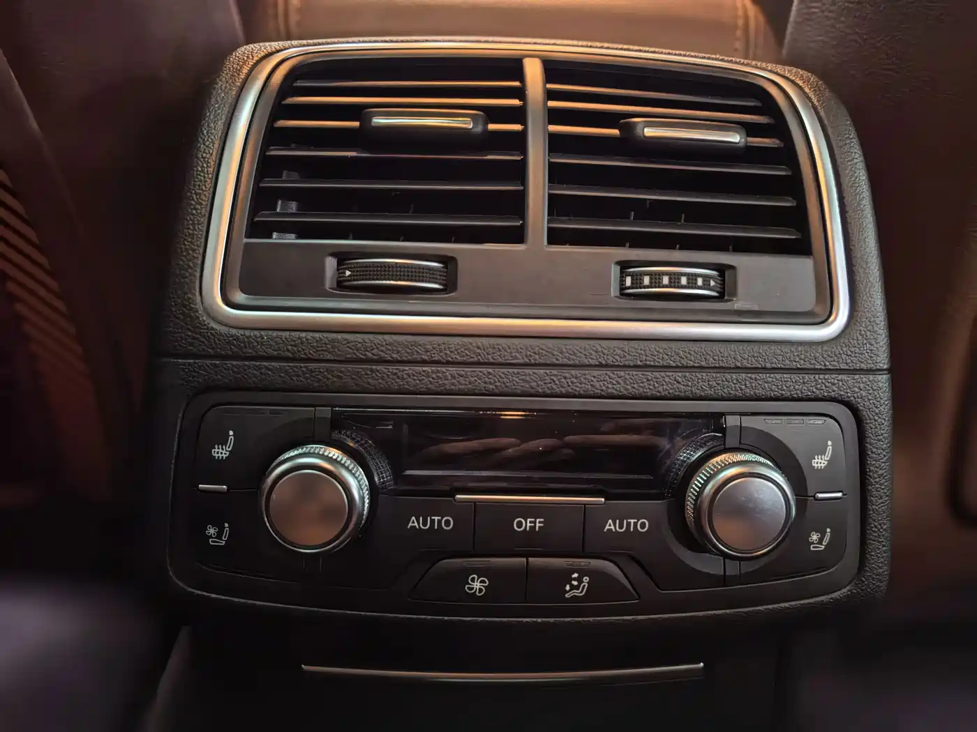 Фото 11 - Audi A6L