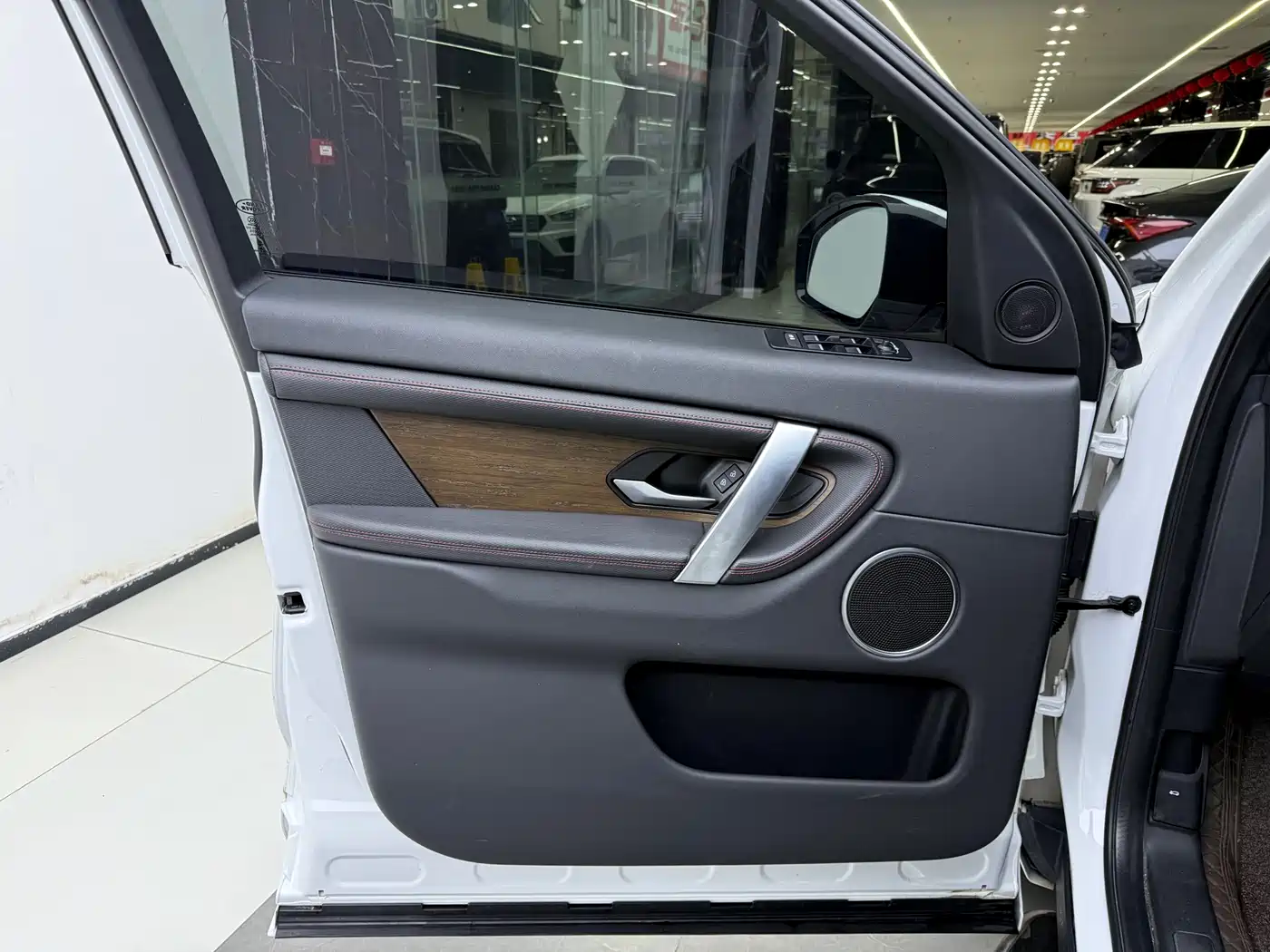 Land Rover Discovery Sport 2022 Model 249PS R-Dynamic S Performance Edition 5-Seater фото 8