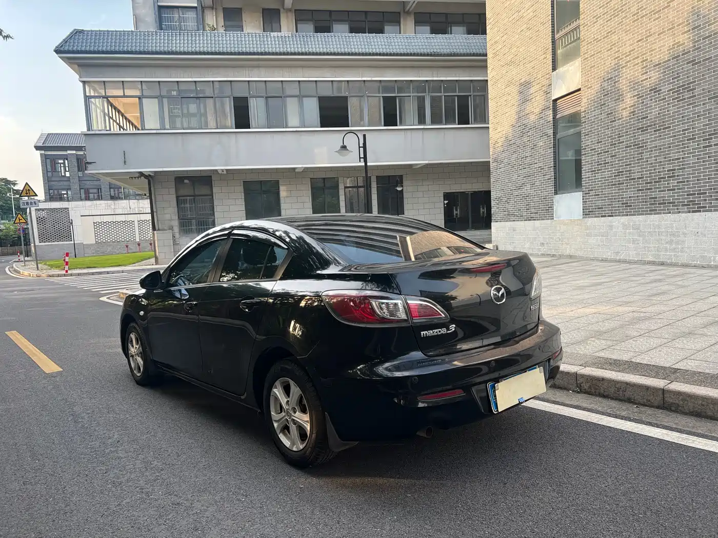 Mazda Mazda3 Axela 2012 2011 Sedan 1.6L Automatic Comfort