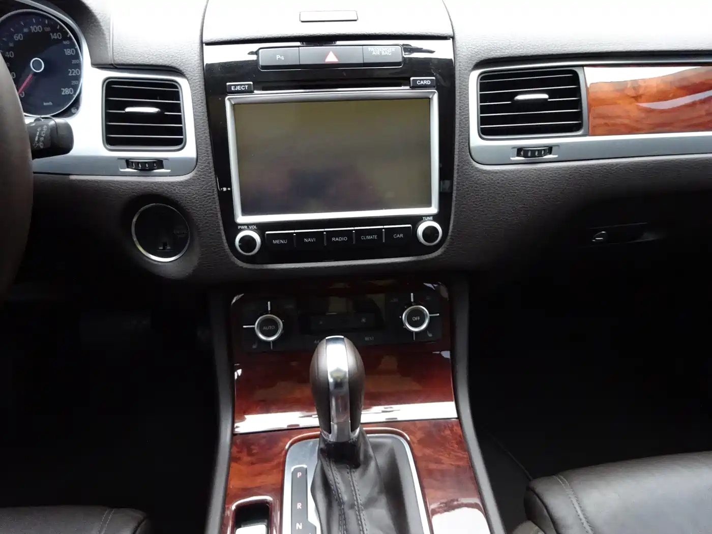 Volkswagen Touareg 2011 3.0TSI Standard фото 13