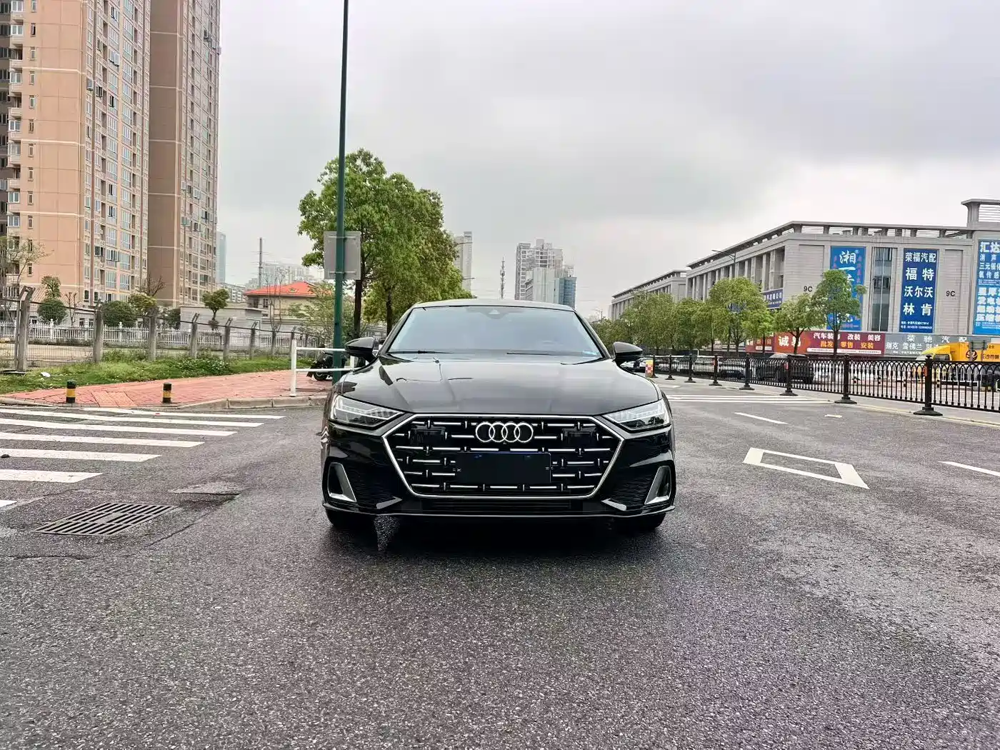 Photo 2 - Audi A7L
