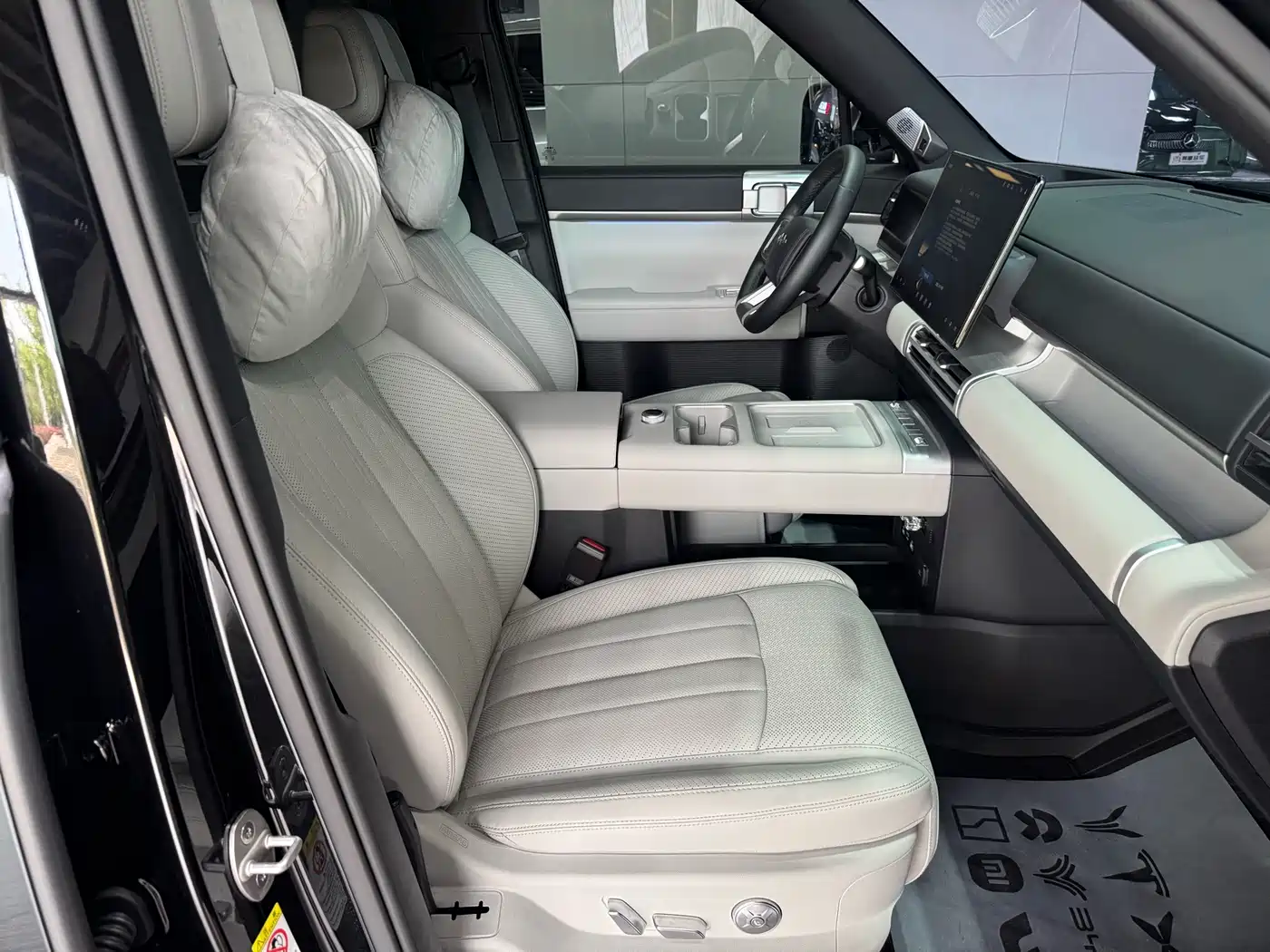Fang Cheng Bao Titanium 7 2025 2025 AWD Base Model