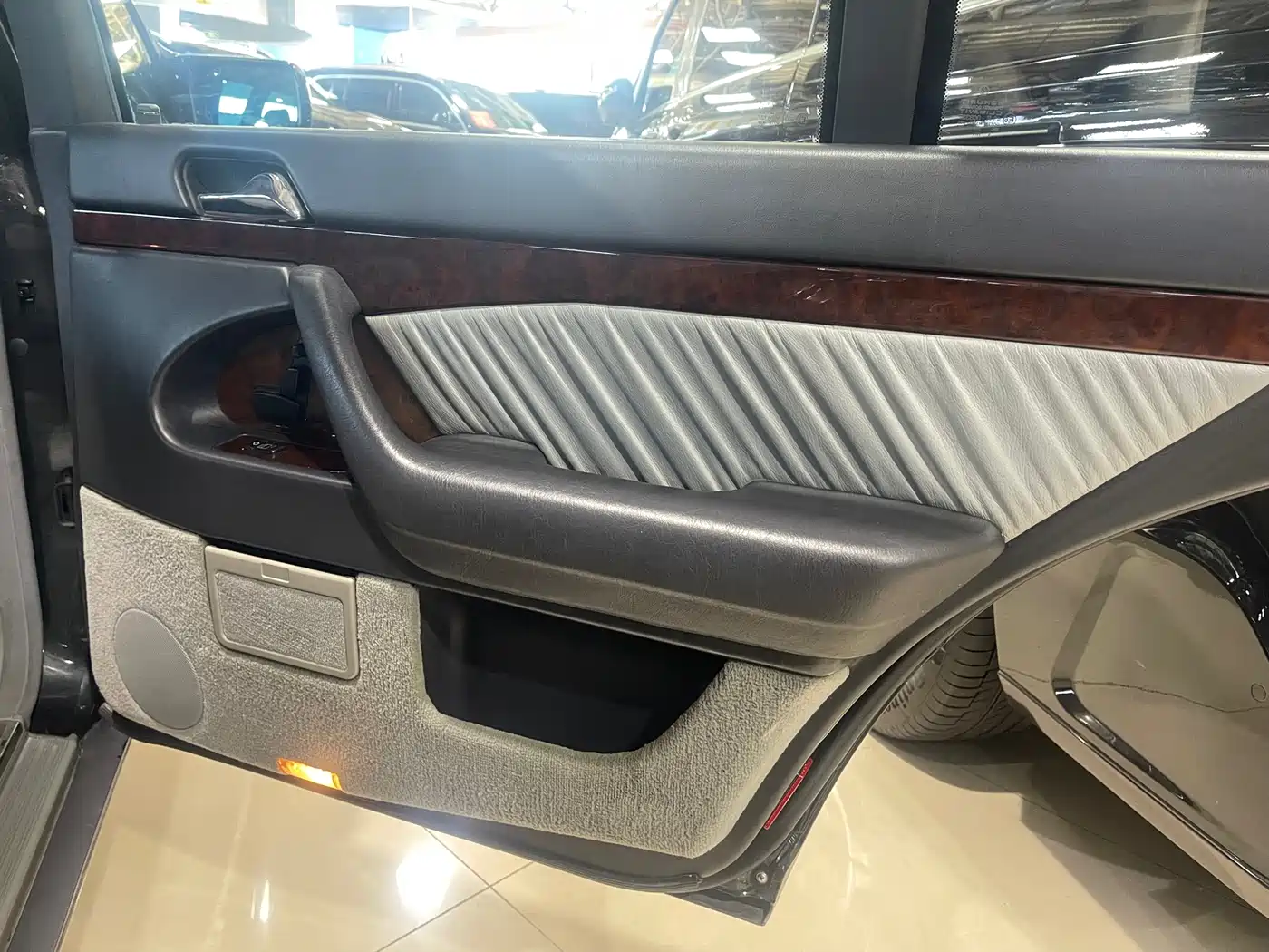 Mercedes-Benz S-Class 1995