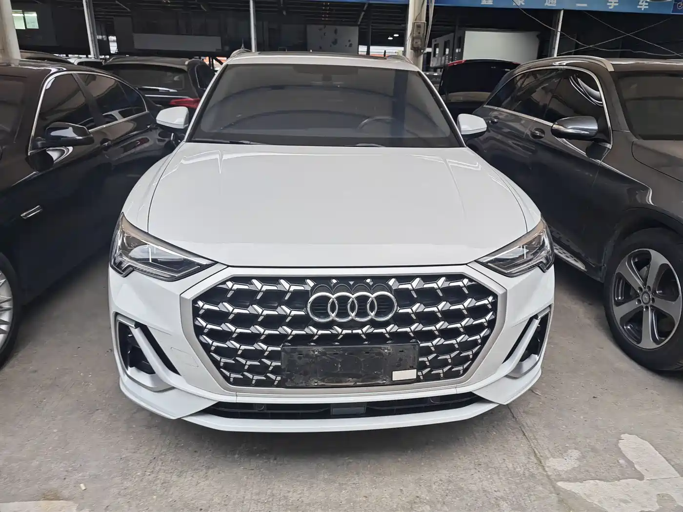 AUDI Q3