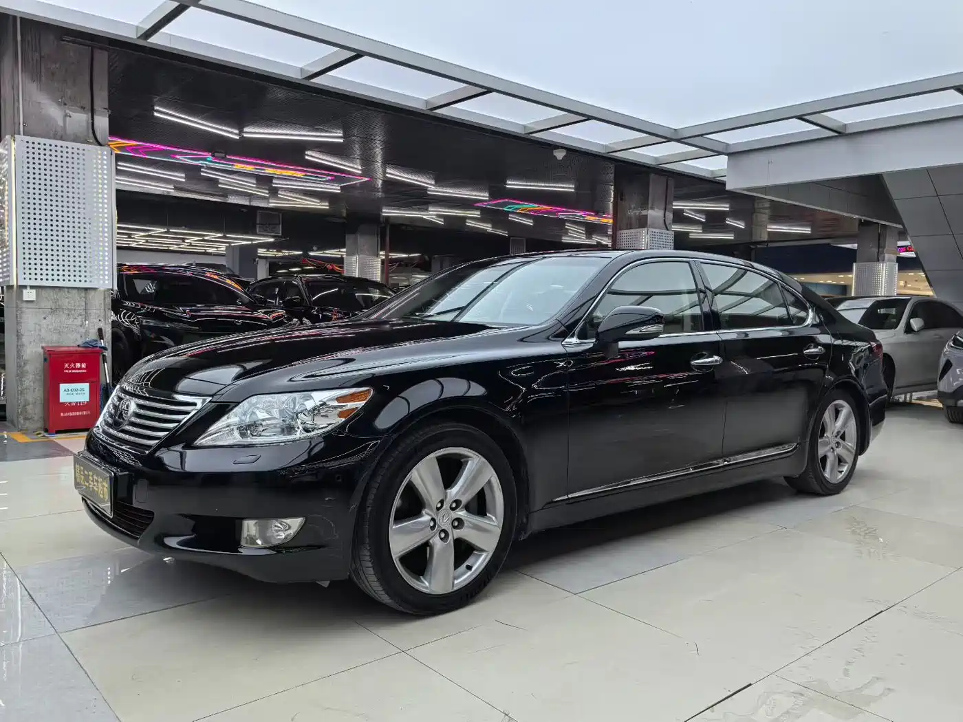 Photo 2 - Lexus LS
