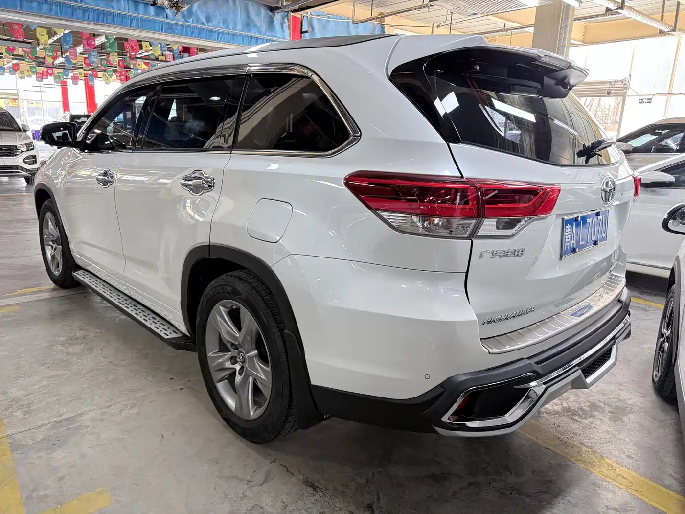 TOYOTA HIGHLANDER