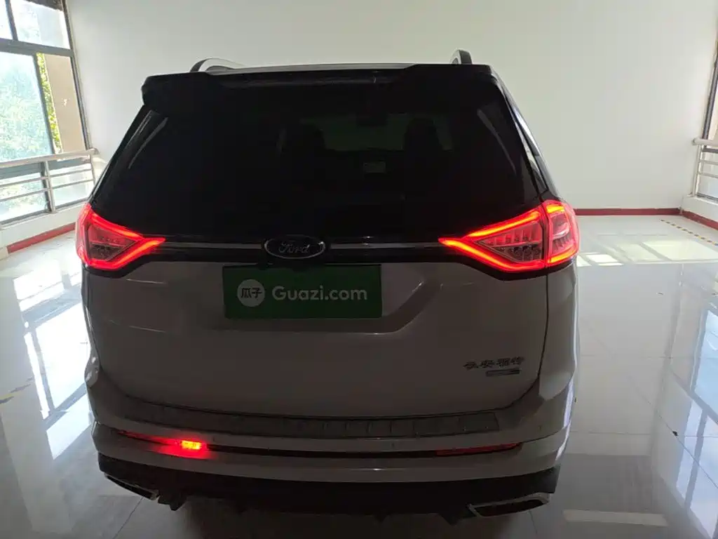 Photo 6 - Ford Edge