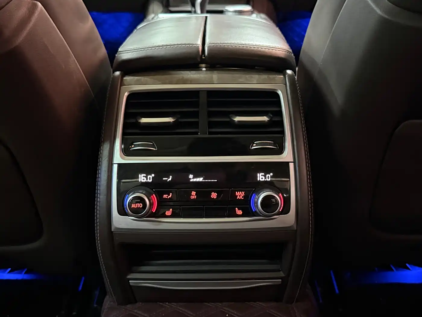 Фото 16 - BMW 7 Series