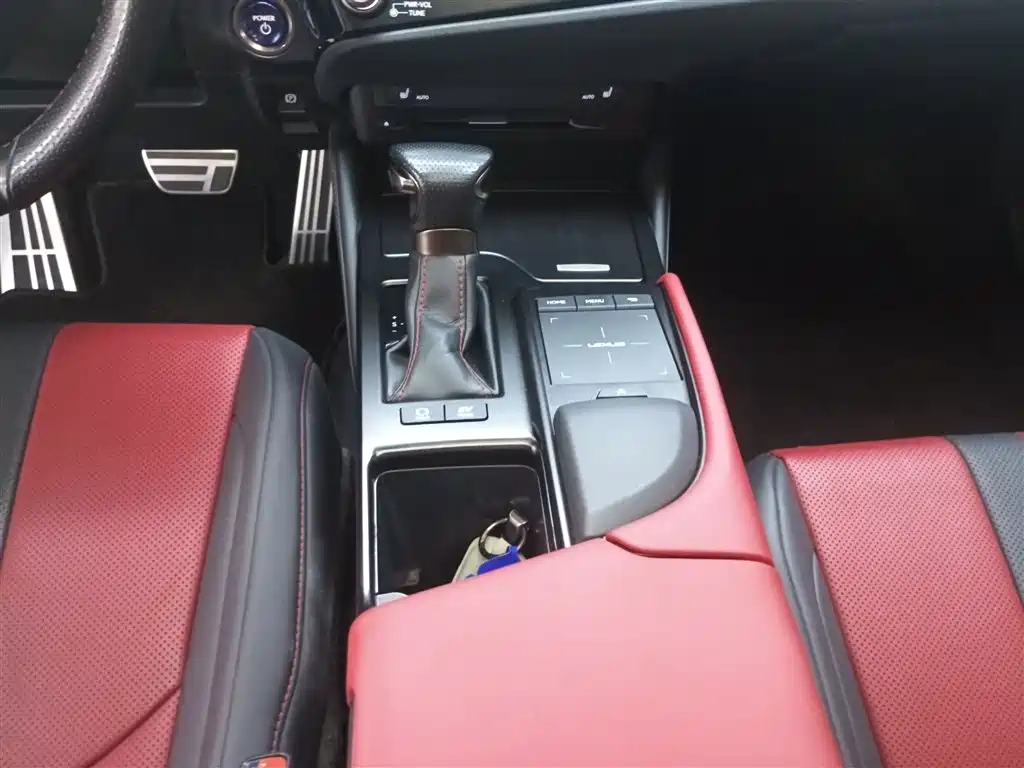 Lexus ES 2021 300h F SPORT фото 14
