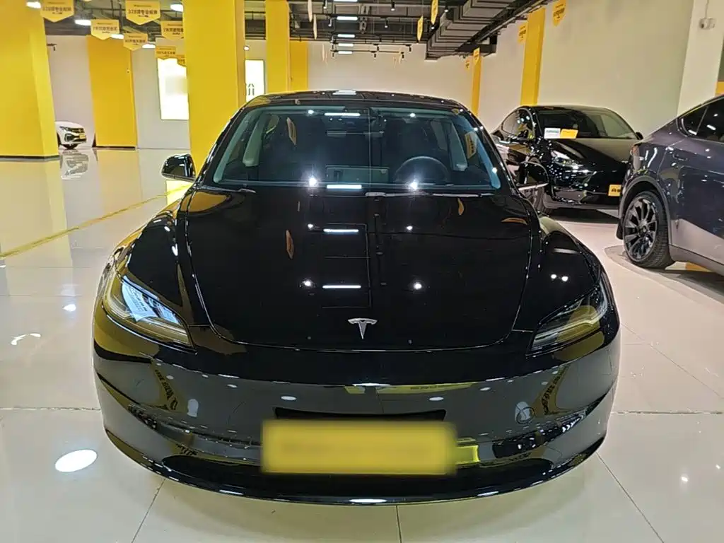 Фото 3 - Tesla Model 3