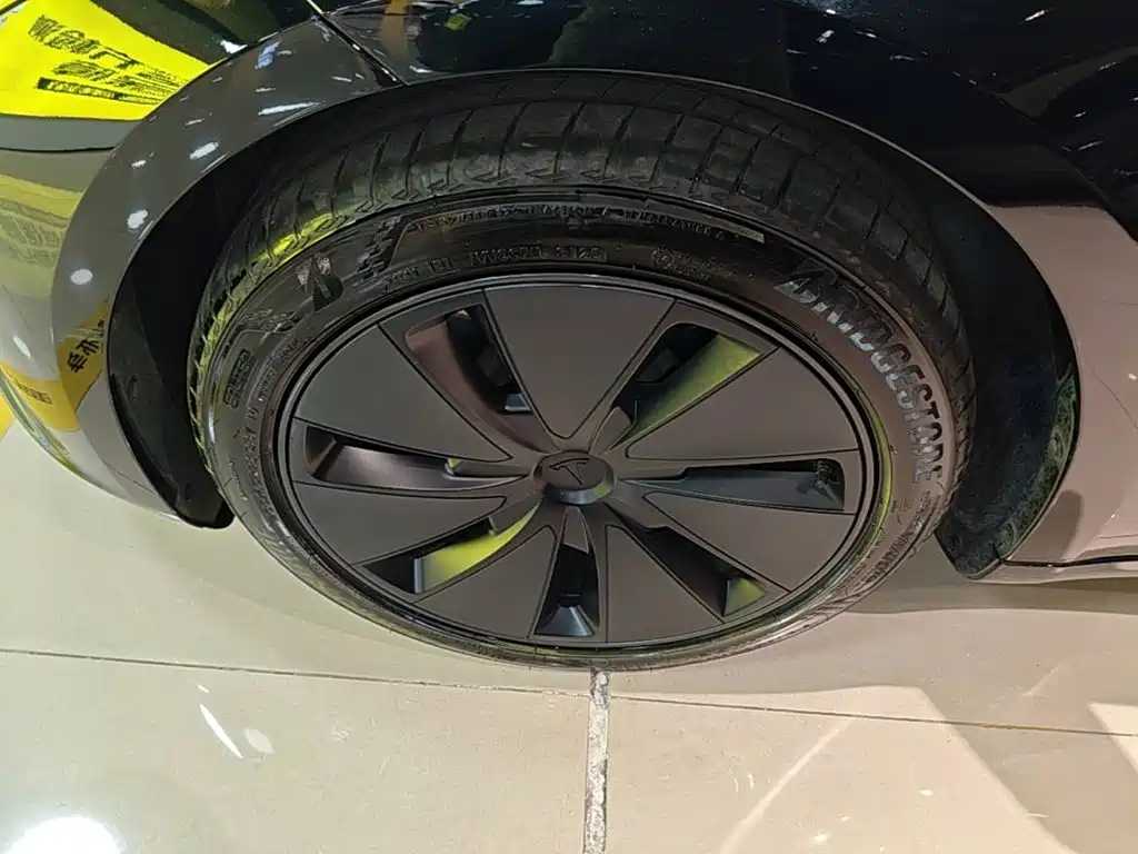 Фото 23 - Tesla Model 3
