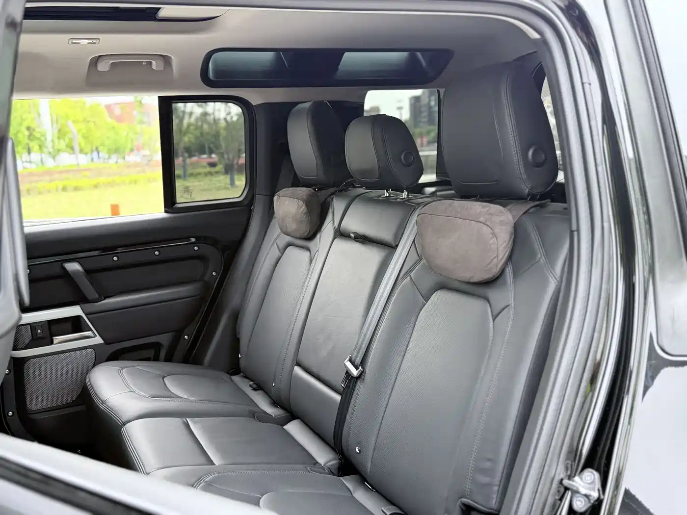 Land Rover Defender 2024 110 3.0T P400 XS фото 22