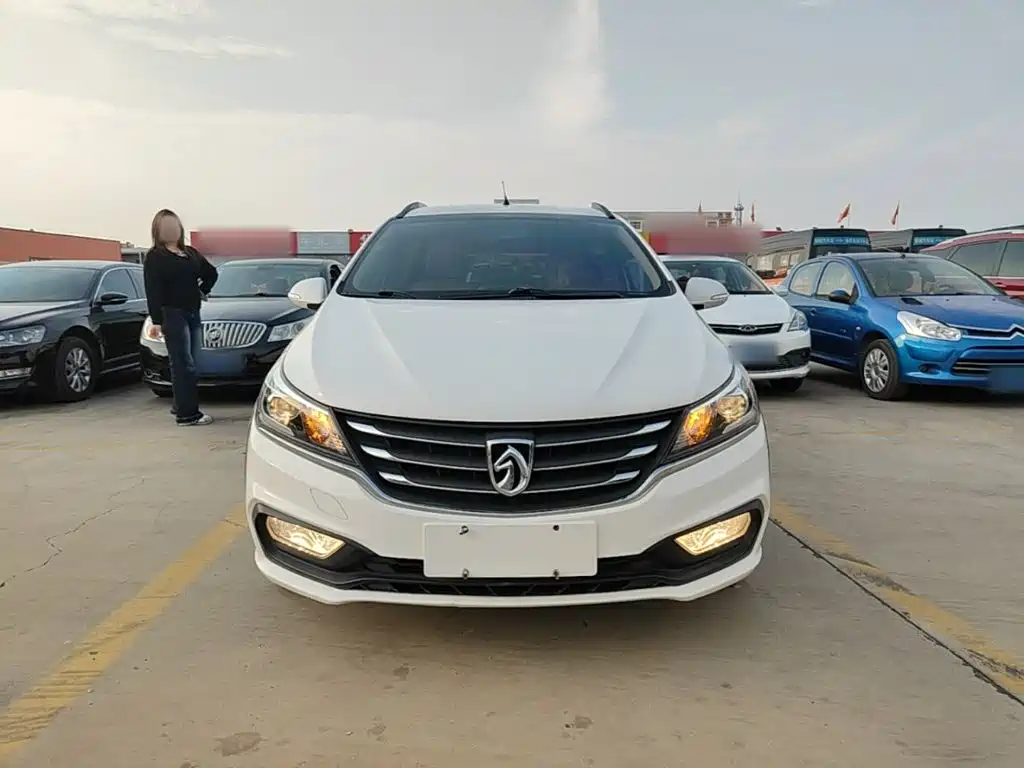 Baojun 310W 2020 2017 1.5L Manual Fashion Edition (China V)