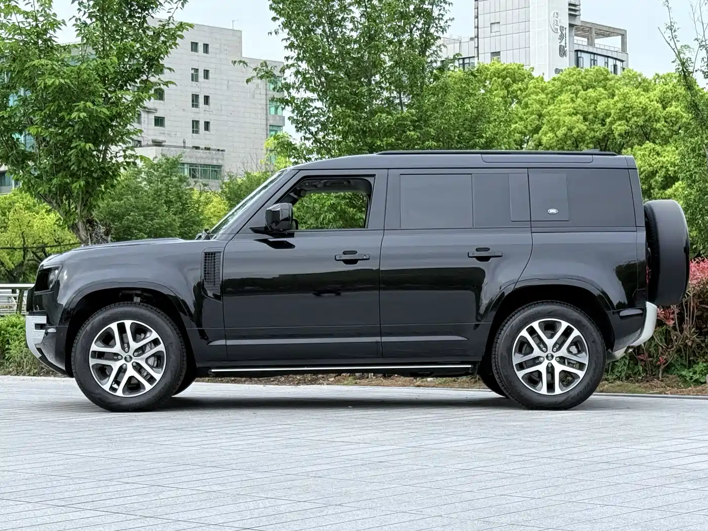 Land Rover Defender 2024 110 3.0T P400 XS фото 4
