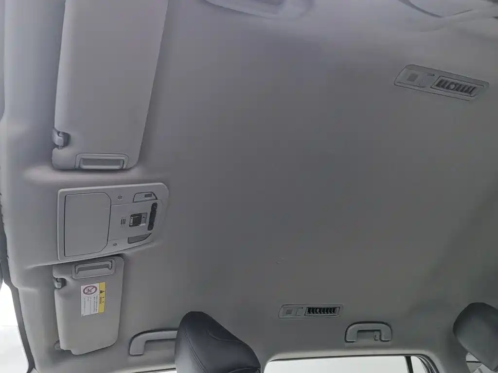 Фото 14 - Toyota Highlander