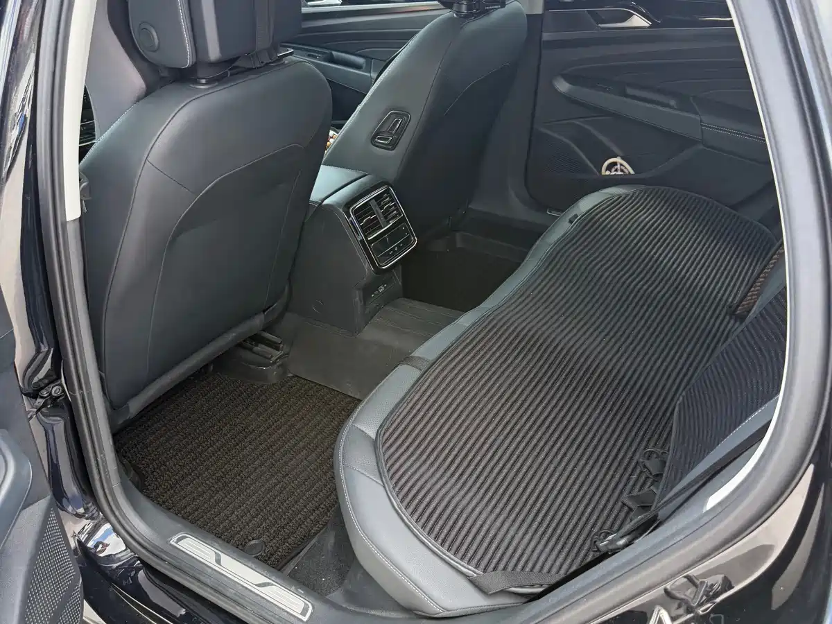Фото 9 - Volkswagen Passat