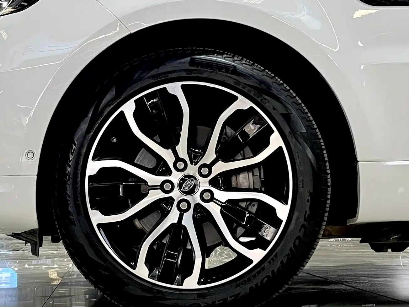 Land Rover Range Rover Sport 2021 3.0 L6 Gloss Black Edition фото 8