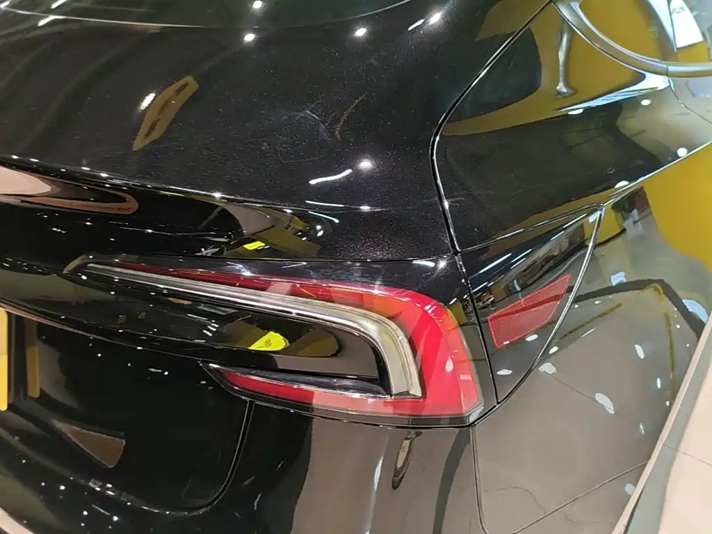 Фото 8 - Tesla Model 3