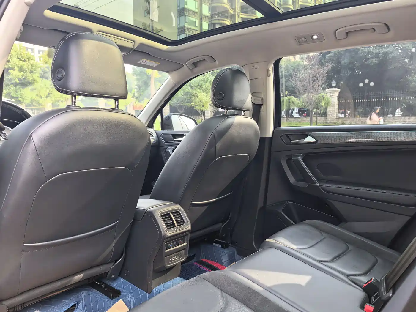 Volkswagen Tiguan L 2021 330TSI Automatic 2WD R-Line Premium фото 12