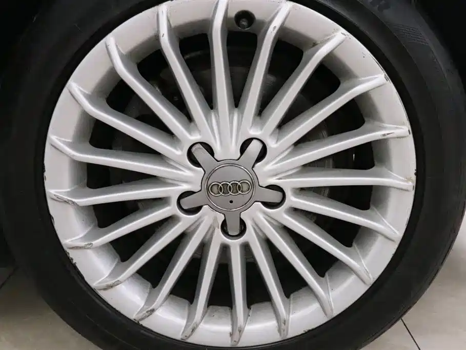 Фото 18 - Audi A4L