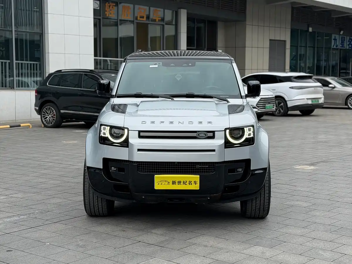 LAND ROVER DEFENDER