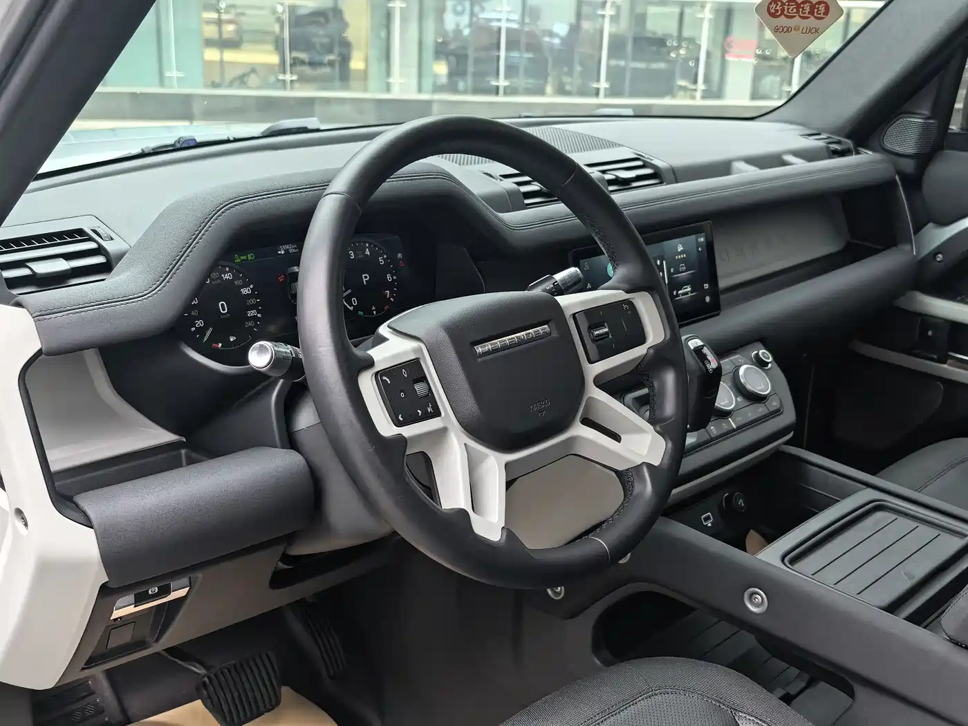 Land Rover Defender 2021 110 P400 Dark Special Edition фото 6