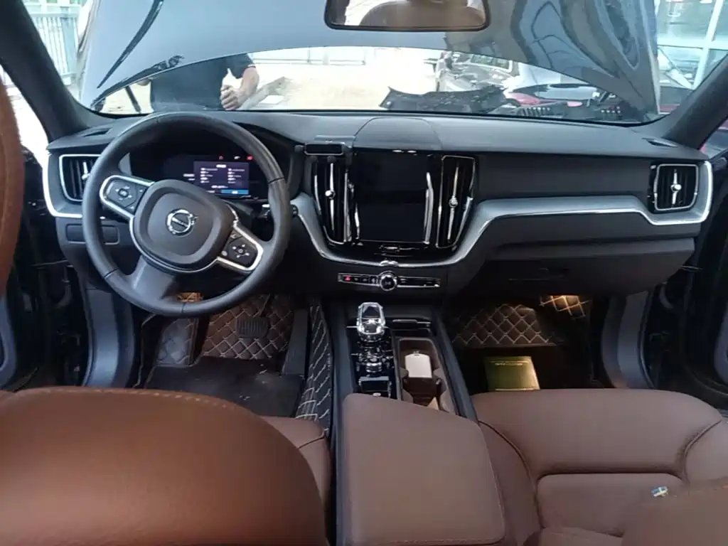 Volvo XC60 2025 2025 B5 AWD Smart Luxury Edition