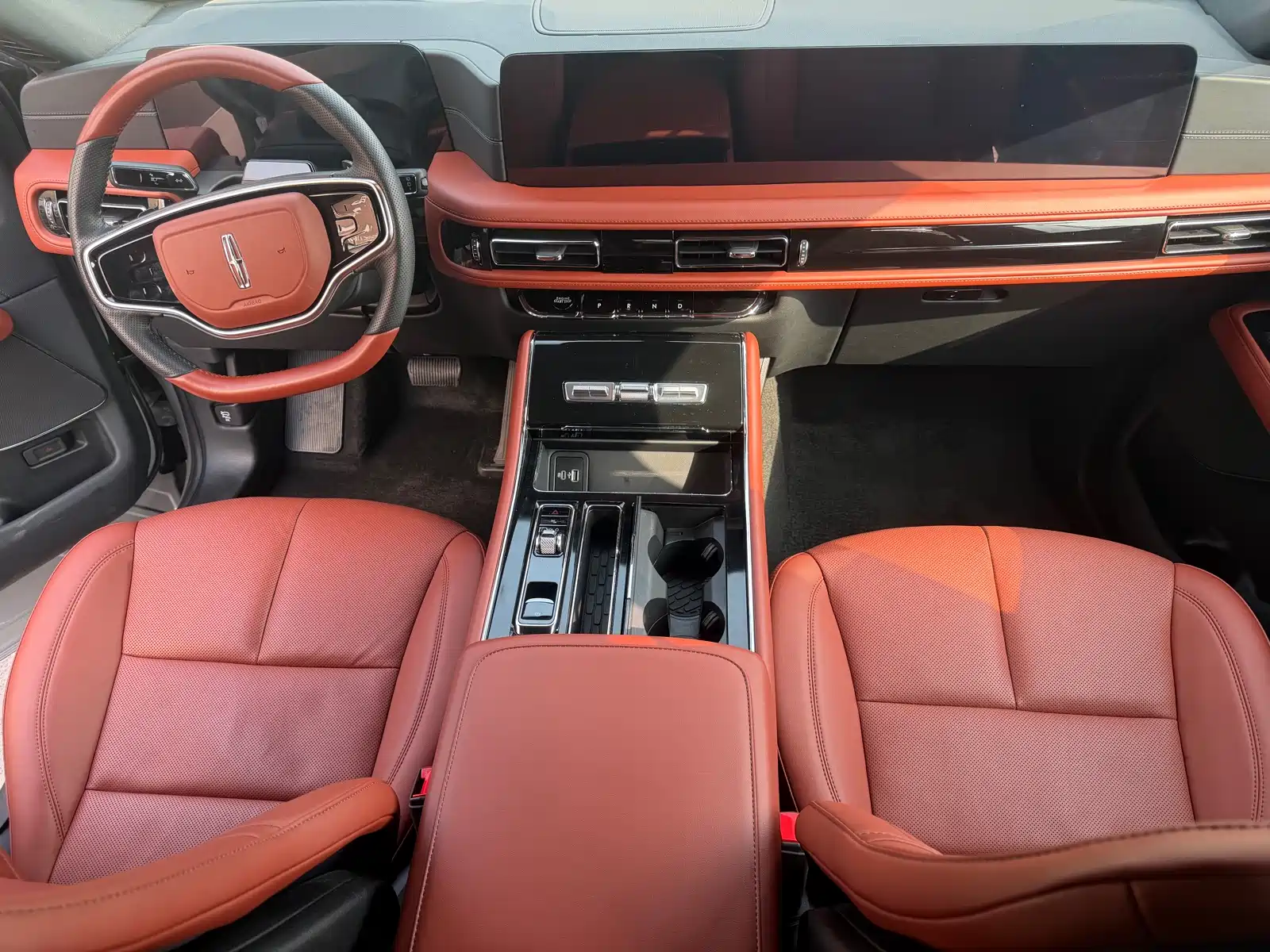 Фото 9 - Lincoln Aviator