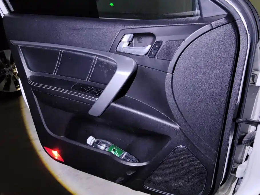 Фото 7 - Geely Emgrand