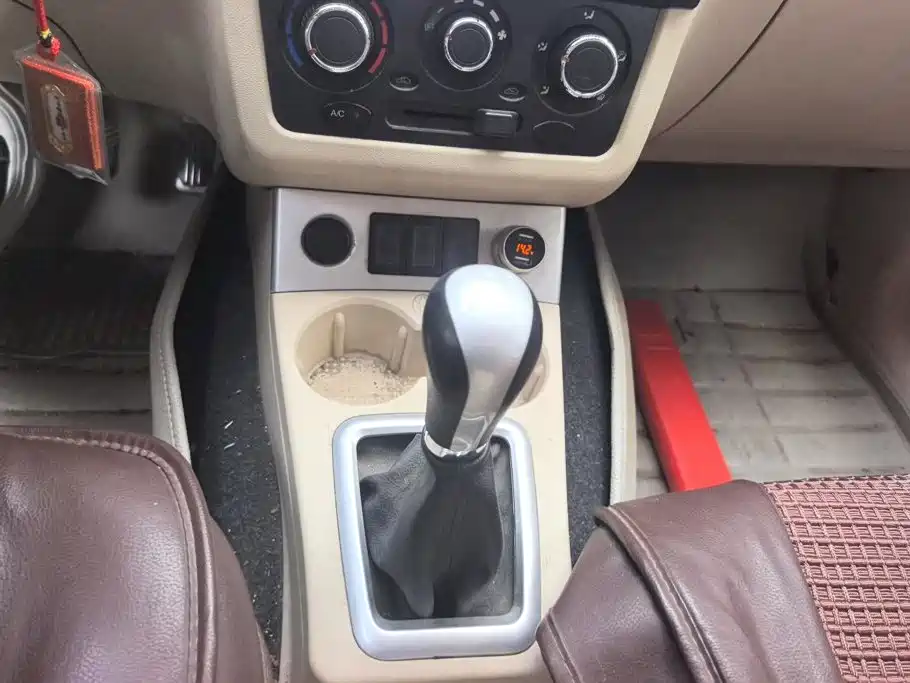 Dongfeng Fengguang Fengguang 330 2014 2014 1.5L Manual Comfort DK15-02