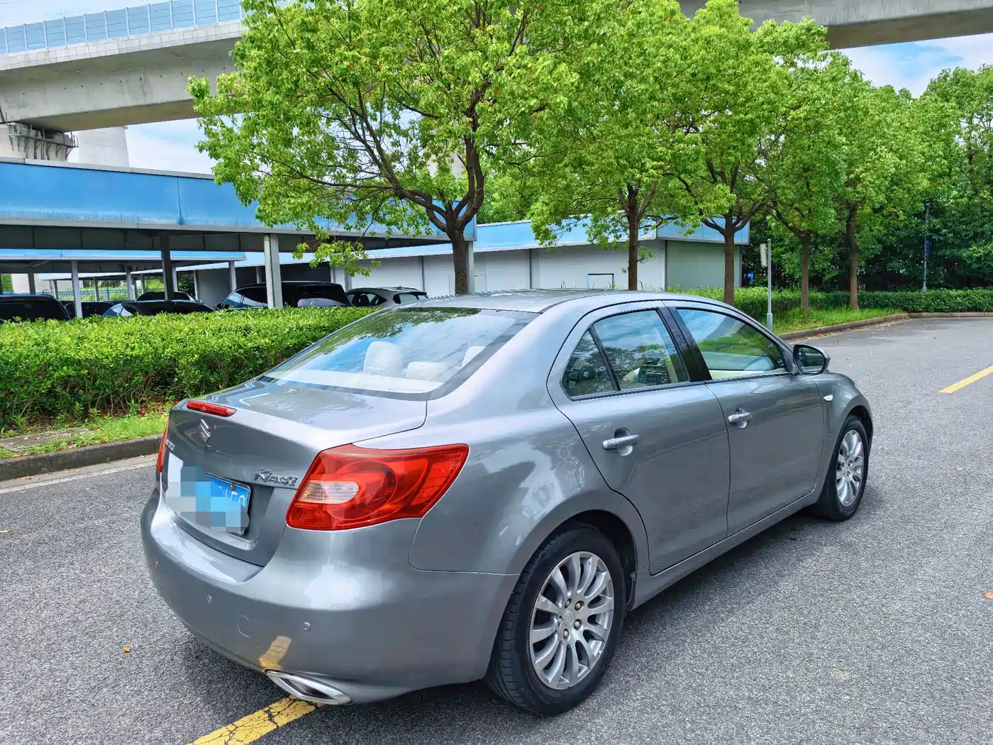 Suzuki Kizashi 2014 2011 2.4L 2WD Manual Standard Edition