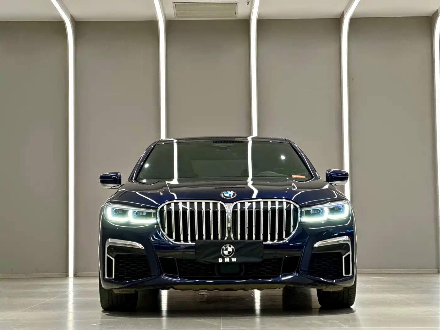 BMW 7 Series 2019 740Li xDrive Executive M Sport Package фото 2