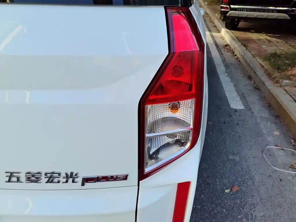 Wuling Motors Wuling Hongguang PLUS 2019 2019 1.5T Manual Luxury 7-seater