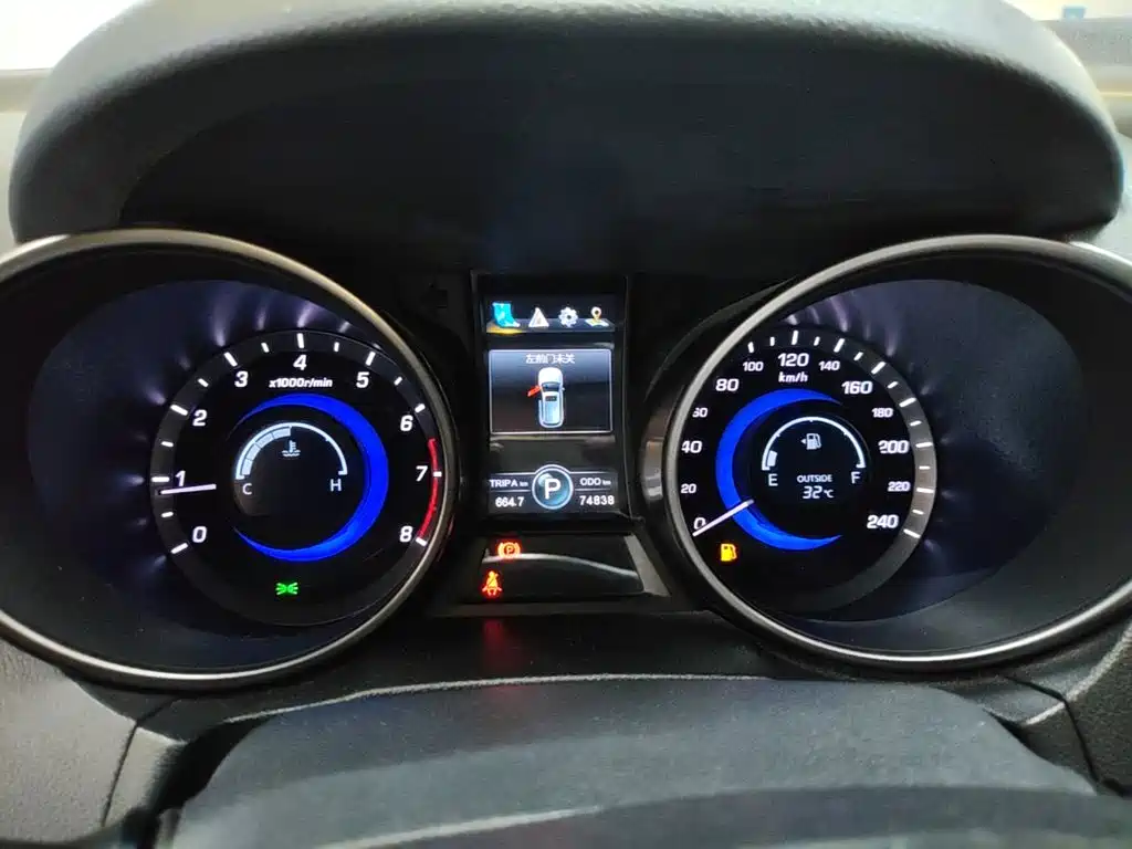 Photo 12 - Changan CS75