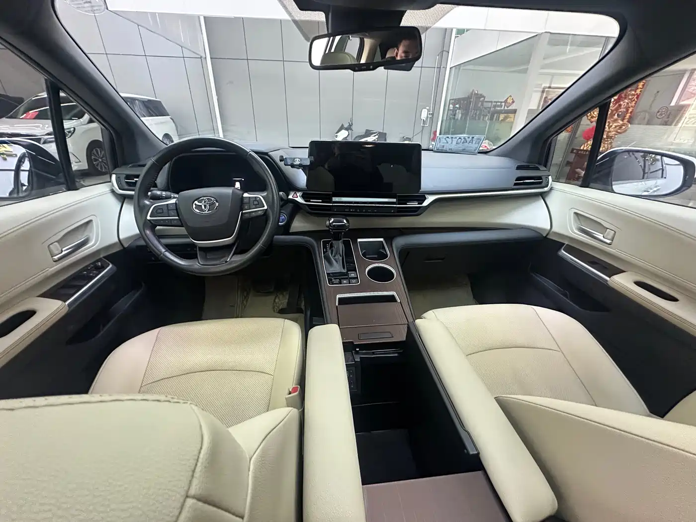 Toyota Sienna 2021 2.5L Hybrid Luxury Edition фото 6