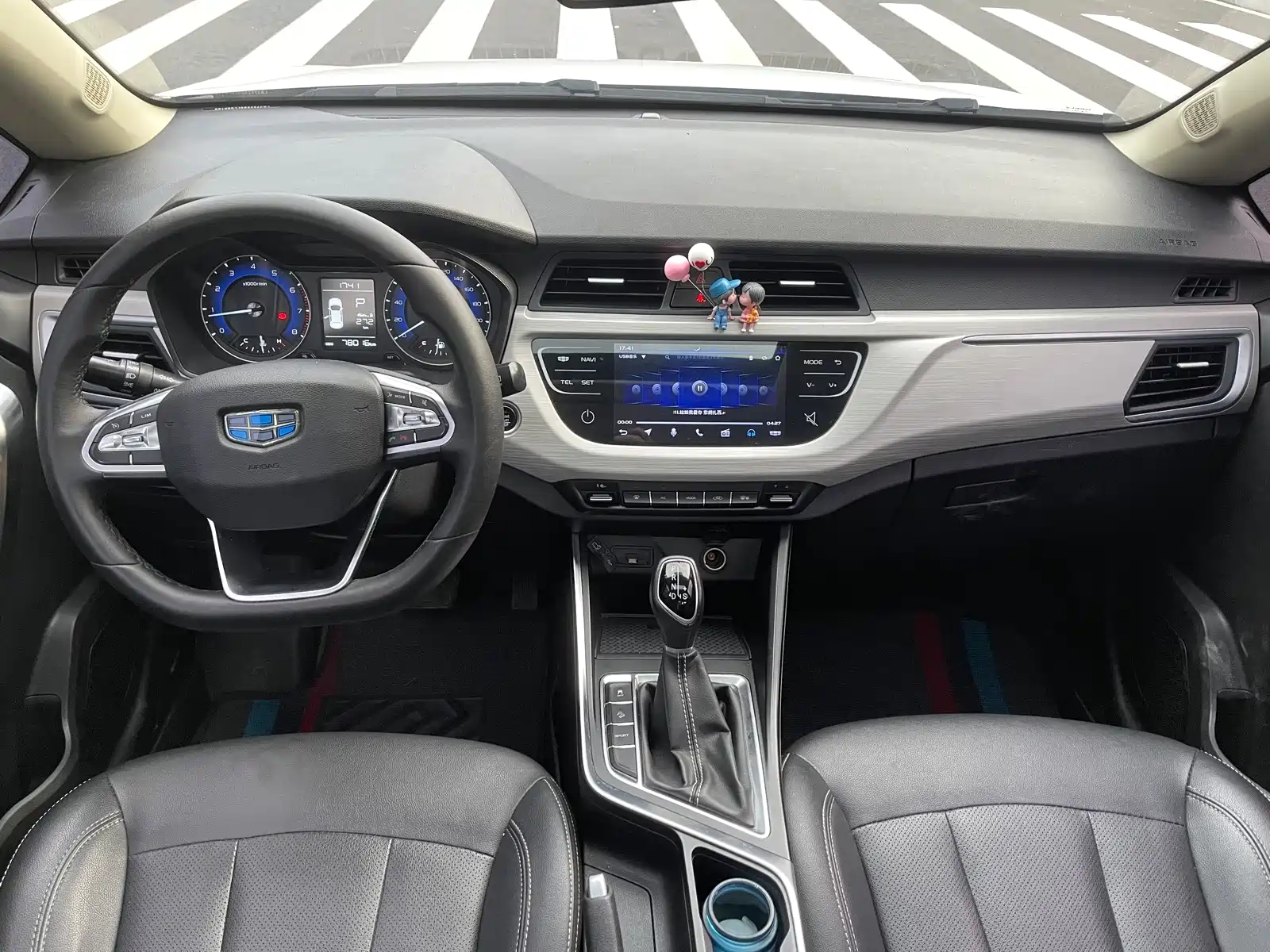 Фото 6 - Geely Vision X3