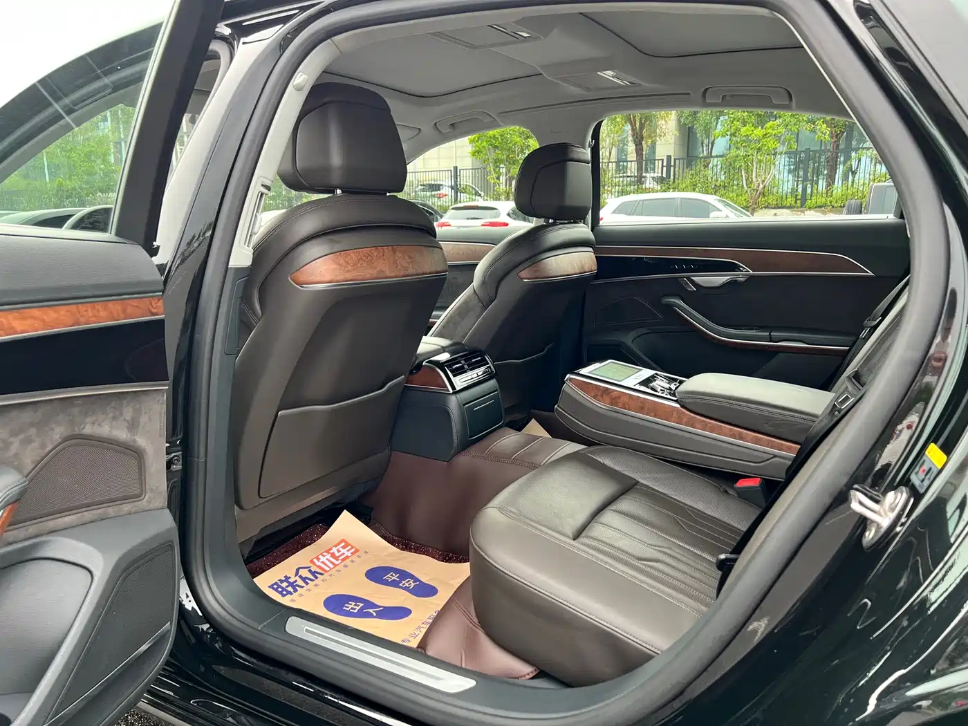 Фото 7 - Audi A8