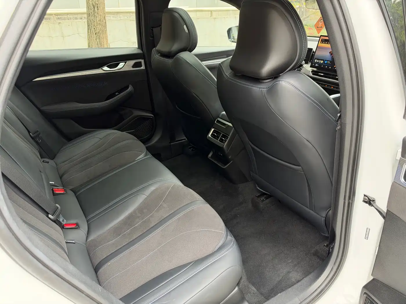 Photo 8 - Geely Preface