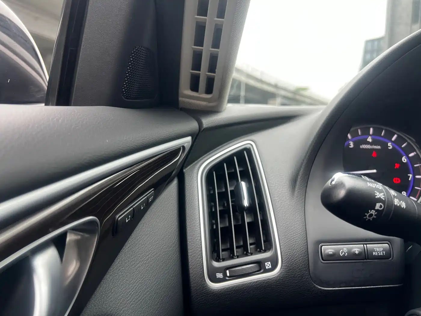 Фото 40 - Infiniti Q50L