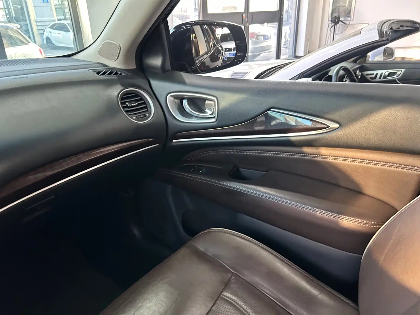صورة 14 - Infiniti QX60 (Import)