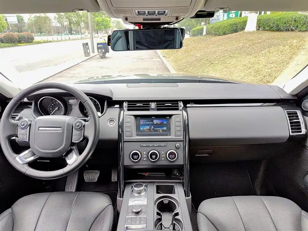 Land Rover Discovery 2017 3.0 SC V6 S фото 10