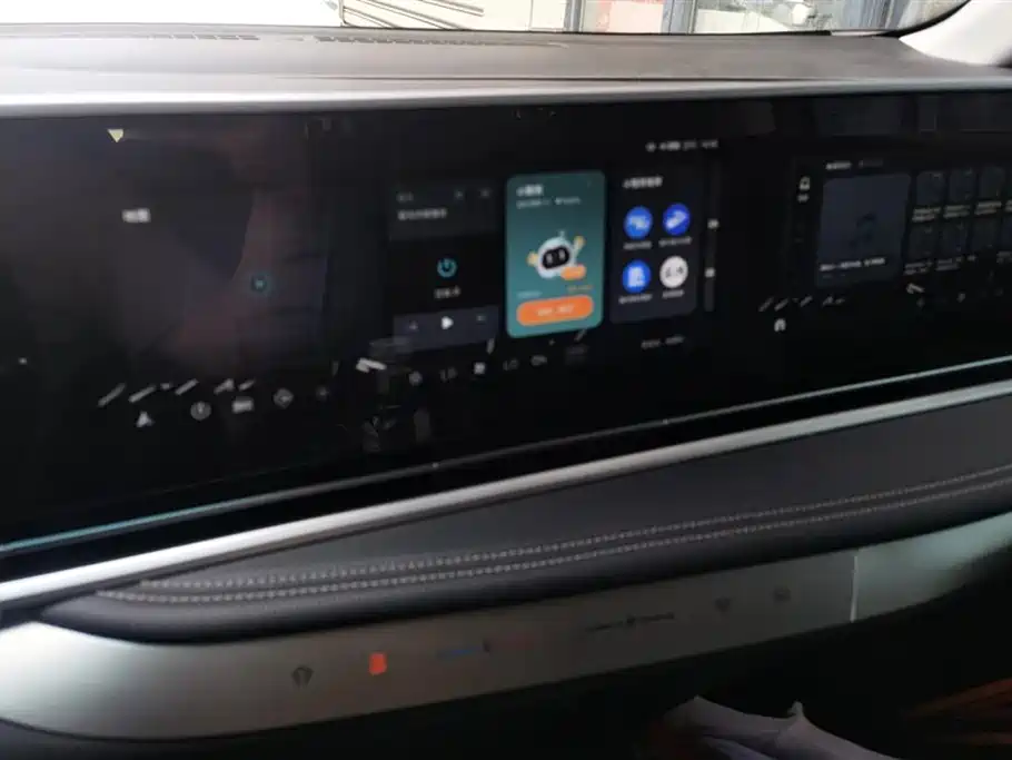 SAIC Maxus Maxus G90 2022 2.0T Galaxy 7-Seater Edition фото 13