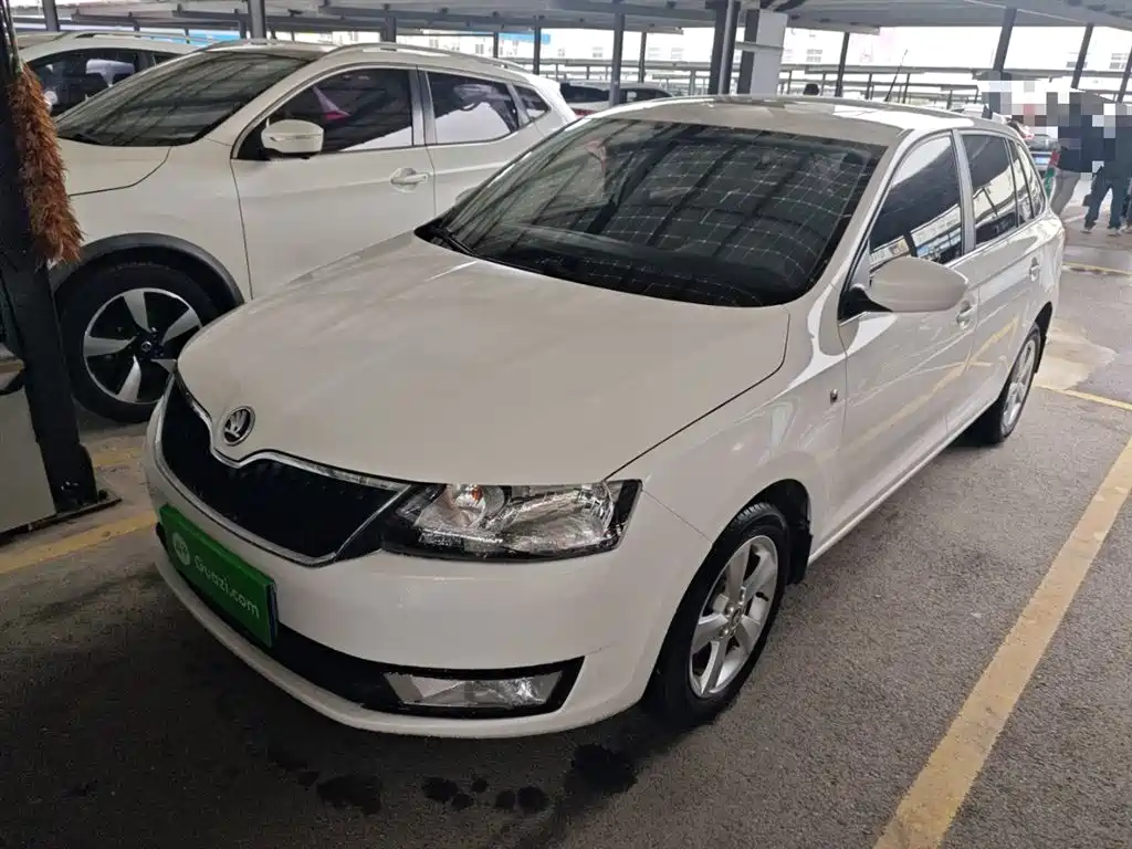 Škoda Skoda Rapid Spaceback 2016 Facelift 1.6L Automatic Innovation Edition фото 2