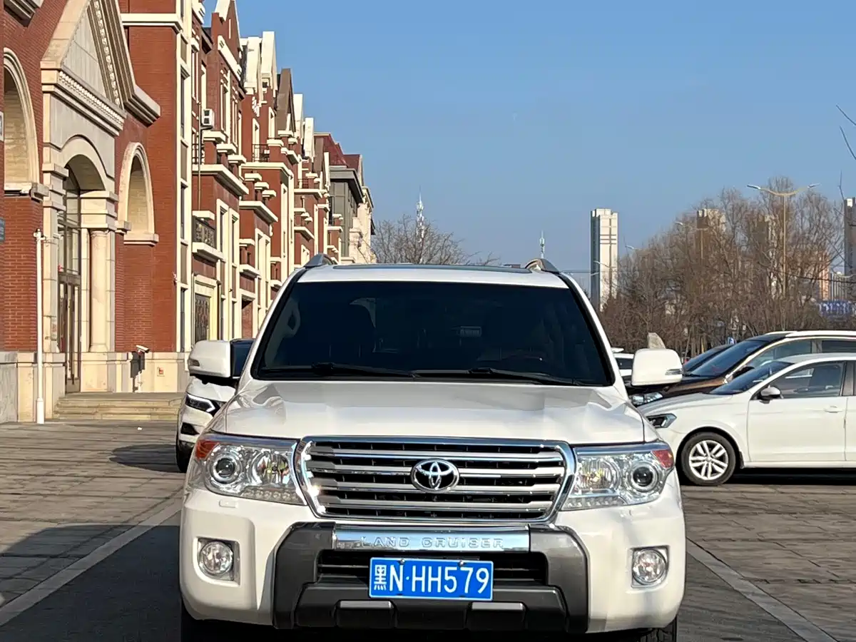 Toyota Land Cruiser 2012 4.0L Automatic VX фото 2