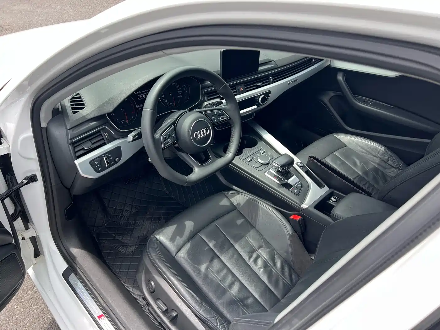 Фото 8 - Audi A4L