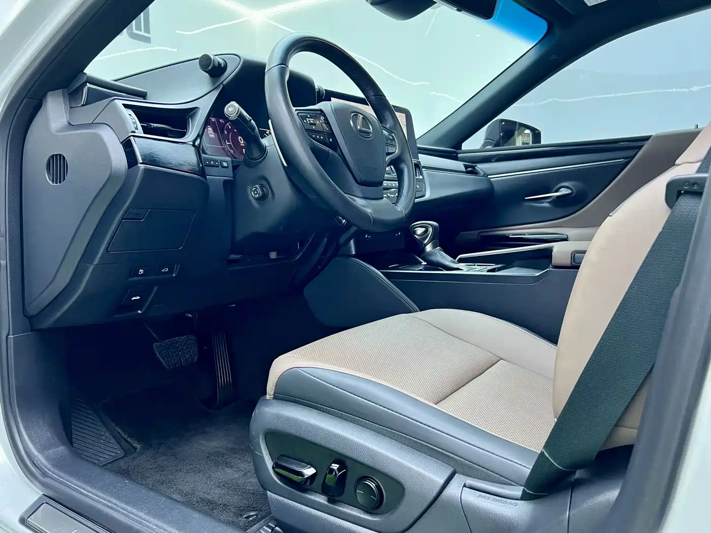 Lexus ES 2023 200 Excellence Edition фото 4