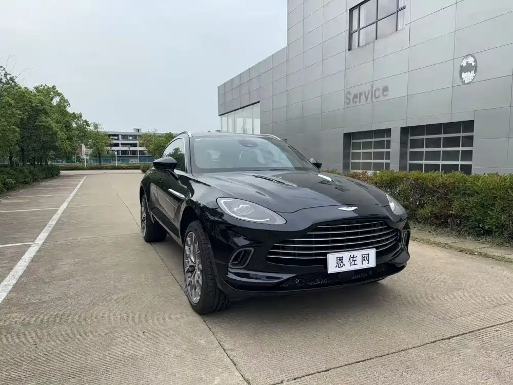 ASTON MARTIN DBX